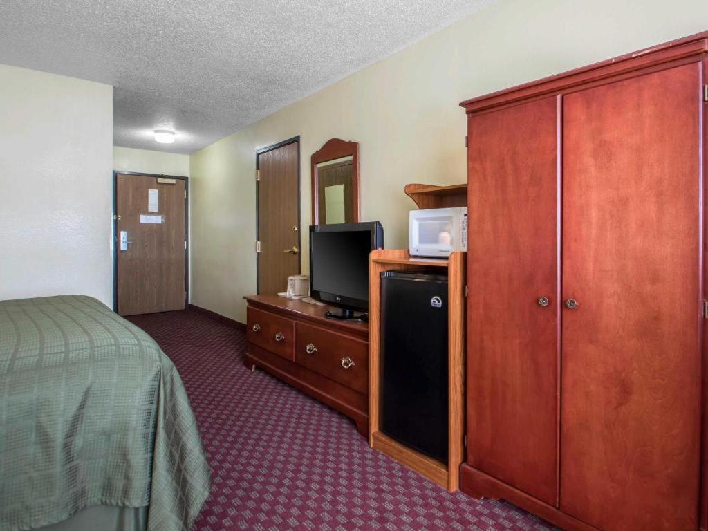 Quality Inn Mineral Point Exterior photo