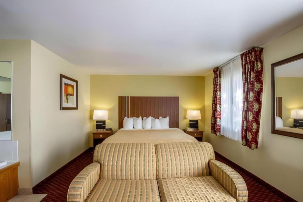 Quality Inn Mineral Point Exterior photo