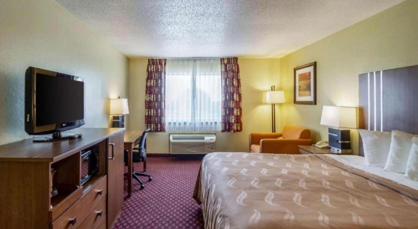 Quality Inn Mineral Point Exterior photo