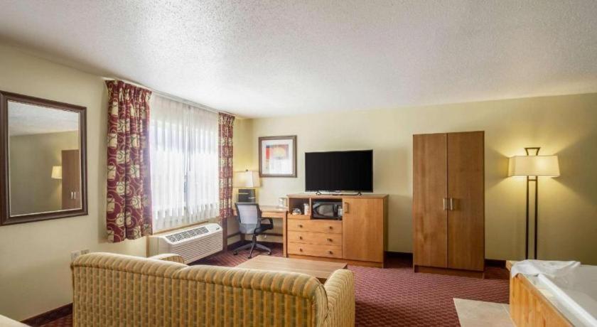 Quality Inn Mineral Point Exterior photo